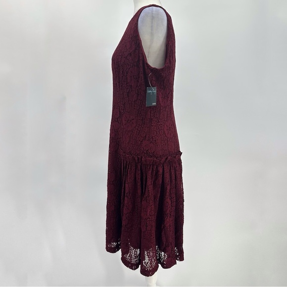 Gabby Skye Burgundy Red Sleeveless Lace Overlay Drop Waist Dress Size 14 - Picture 4 of 15